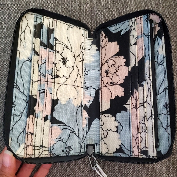 Sakroots floral PVC zip-around wallet in black peony, NWT - Picture 6 of 12